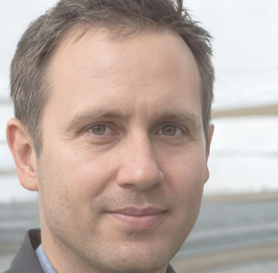 Retrato profesional de participante del programa de educación financiera